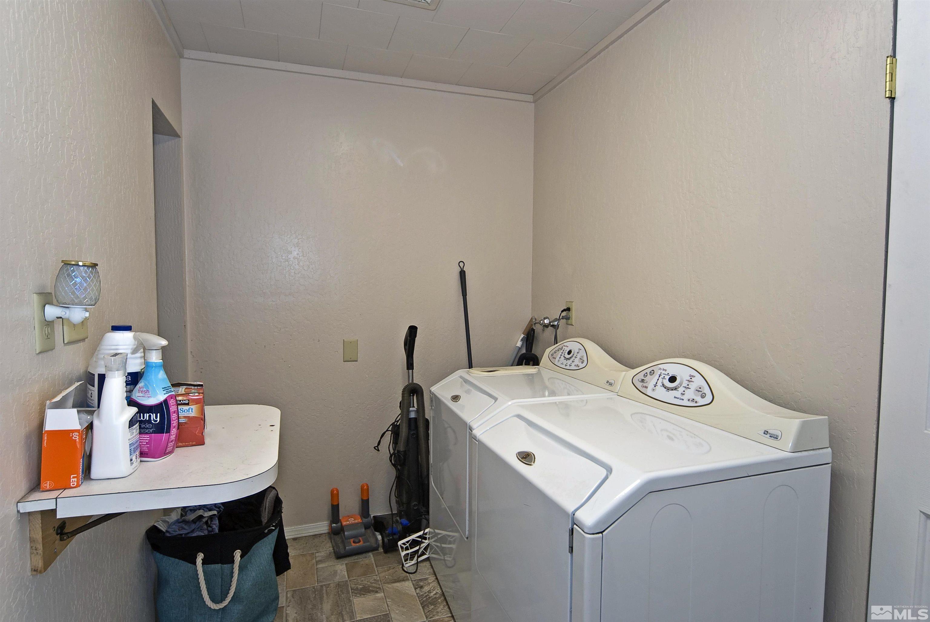 121 Bartlett Street Reno, NV 89512 - Photo 14 of 27 a utility room with dryer and washer