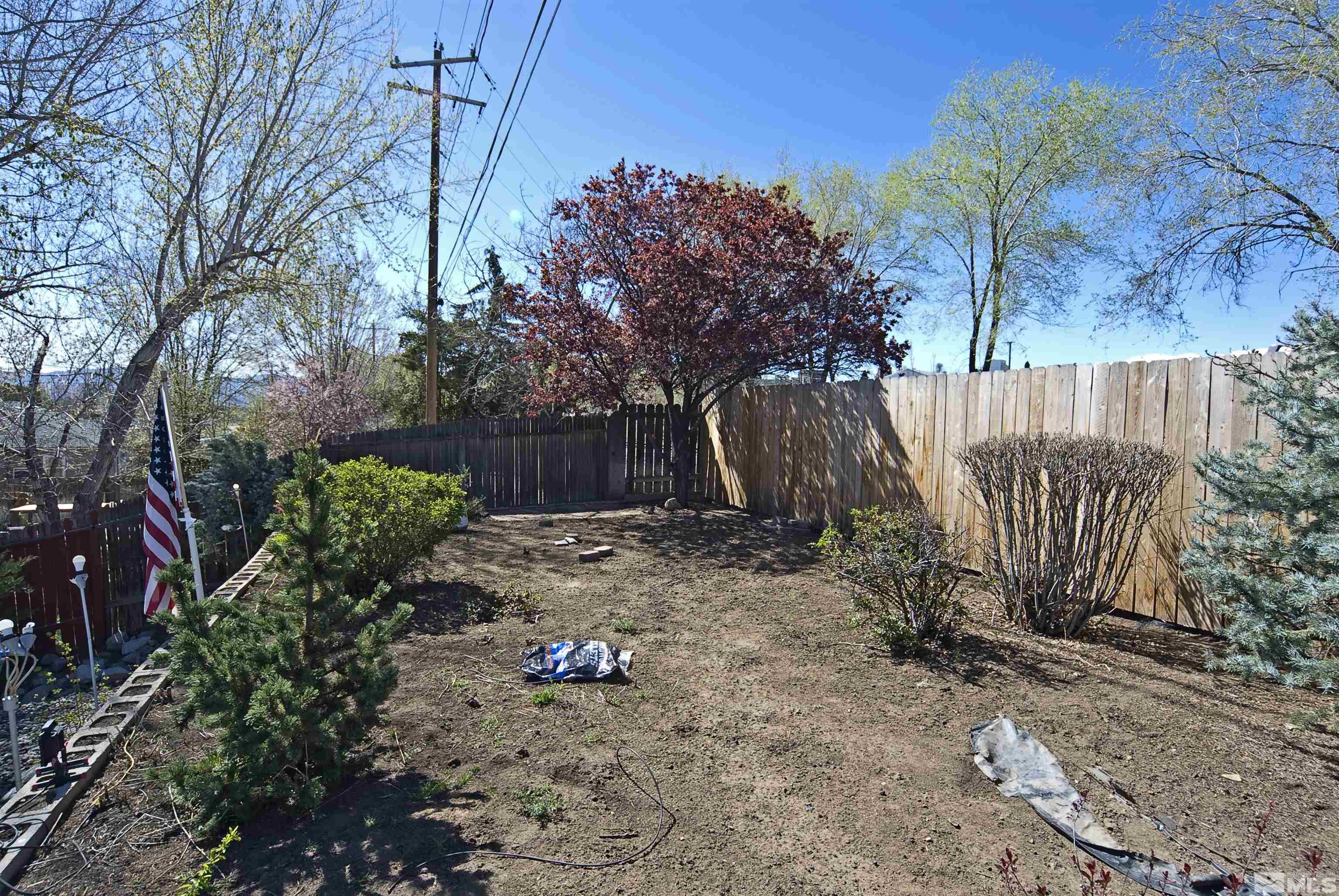 121 Bartlett Street Reno, NV 89512 - Photo 20 of 27 a backyard of a house with lots of green space