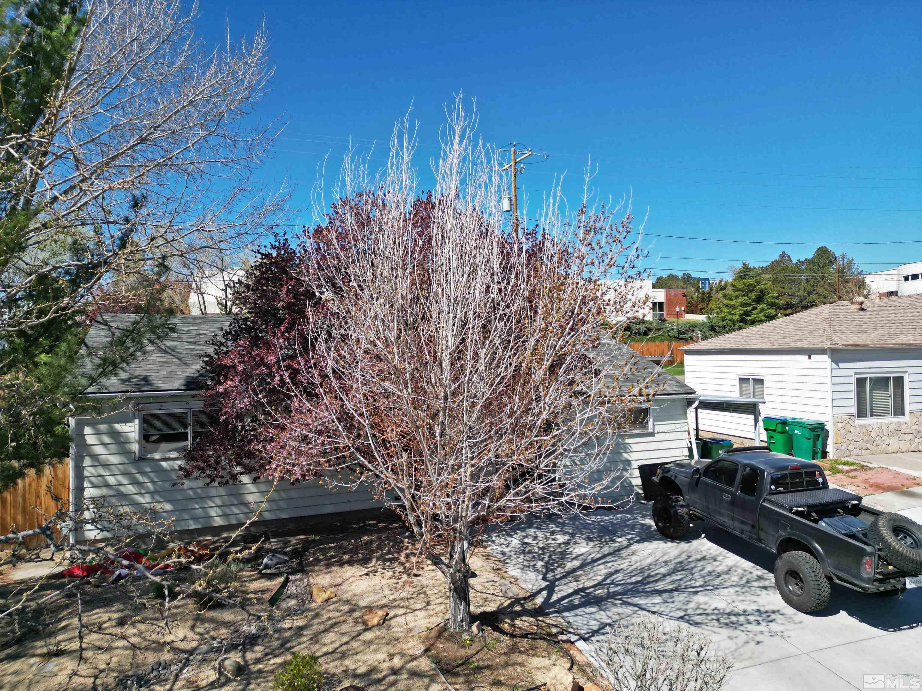 121 Bartlett Street Reno, NV 89512 - Photo 22 of 27 a view of a backyard with sitting area