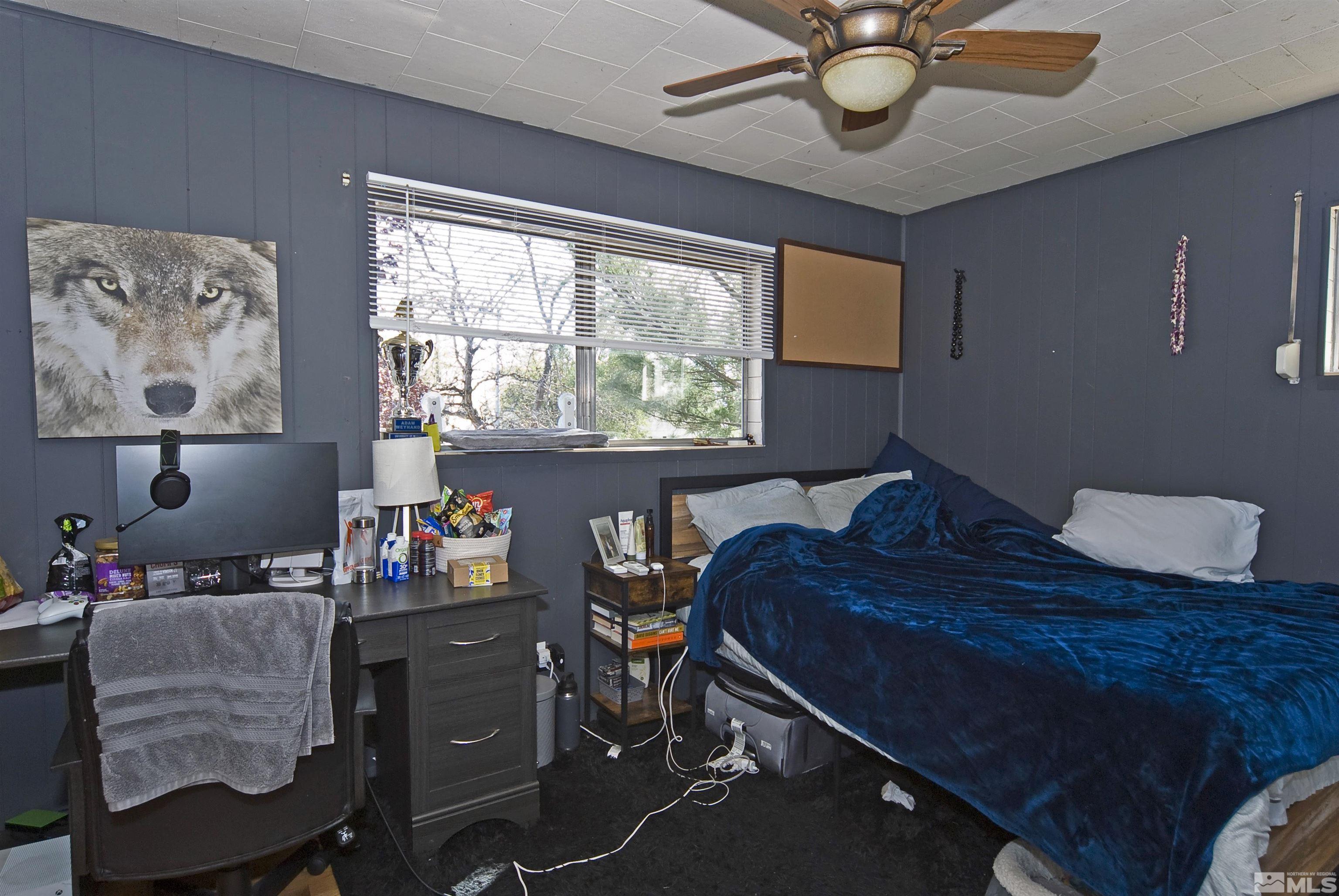 121 Bartlett Street Reno, NV 89512 - Photo 9 of 27 a workspace with furniture and window