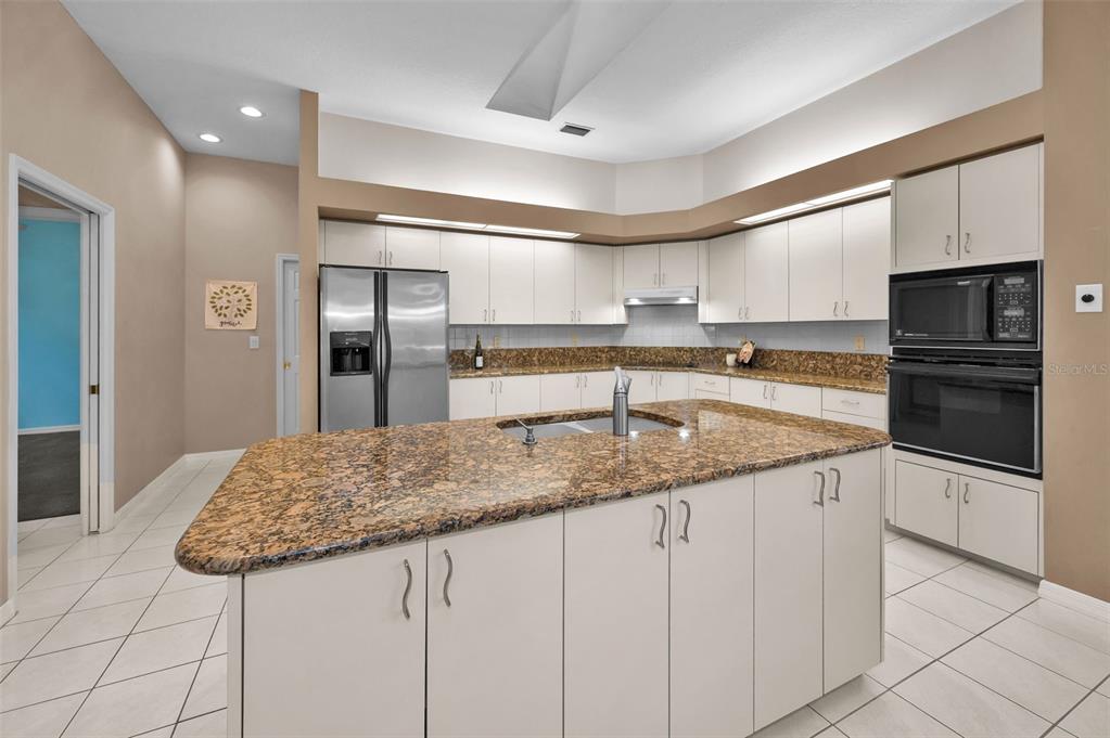 1120 Hunters Place Oldsmar, FL 34677 - Photo 3 of 53