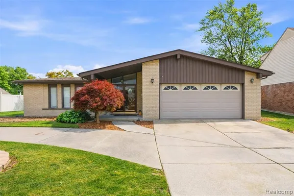 $374,900 | 14137 Cranbrook Street, Riverview, MI 48193