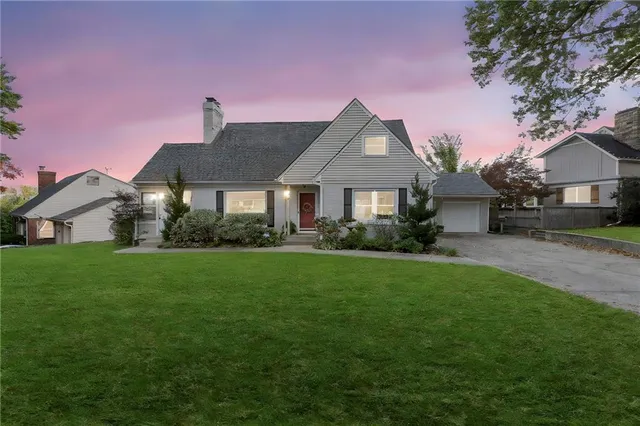 $550,000 | 2309 West 51st Terrace, Westwood, KS 66205