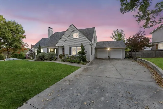 $550,000 | 2309 West 51st Terrace, Westwood, KS 66205