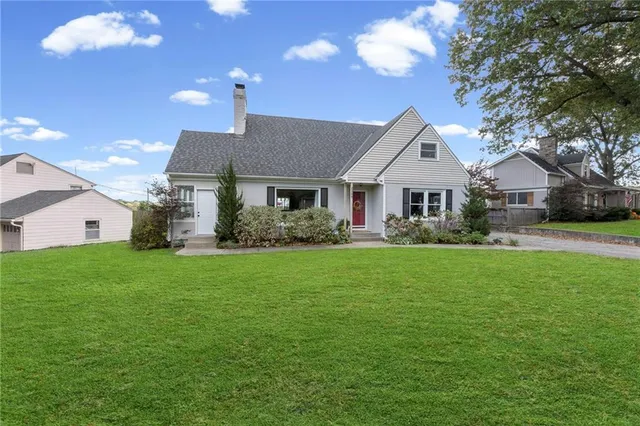 $550,000 | 2309 West 51st Terrace, Westwood, KS 66205