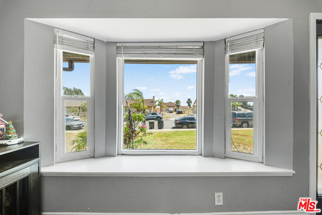 1350 West Morgan Street Rialto, CA 92376 - Photo 5 of 34