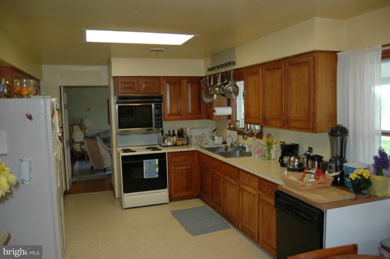 2410 Parshall Road Berryville, VA 22611 - Photo 7 of 30 Kitchen