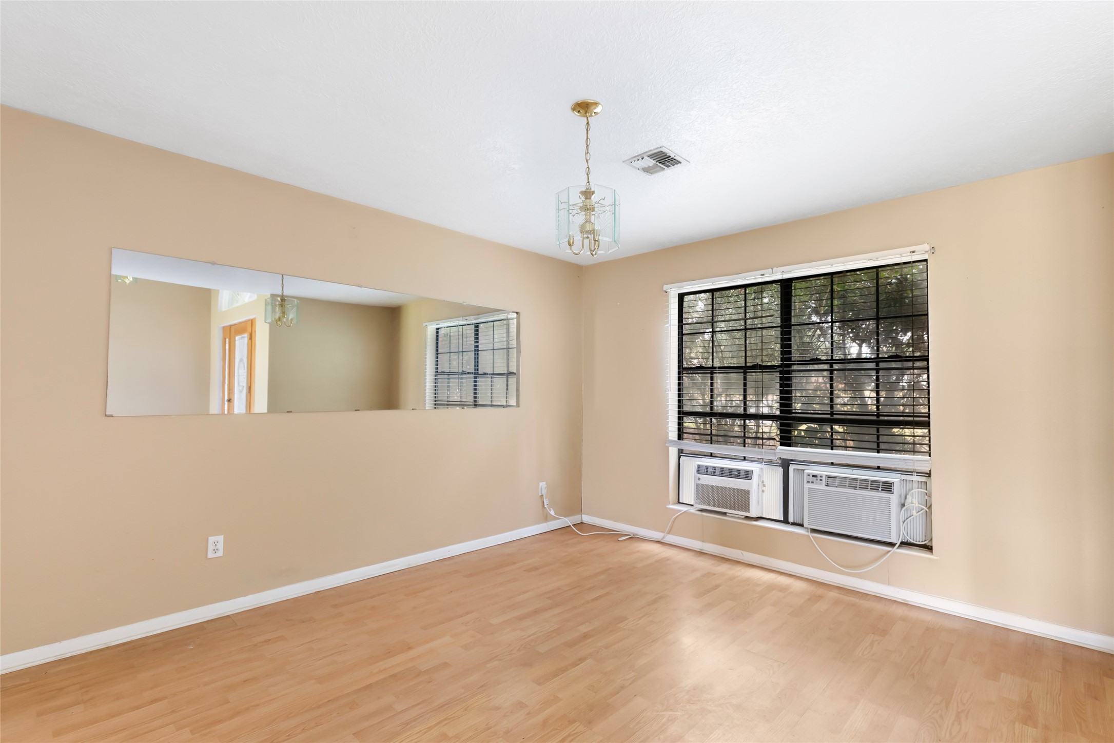 1002 Ransom Street Anahuac, TX 77514 - Photo 11 of 32