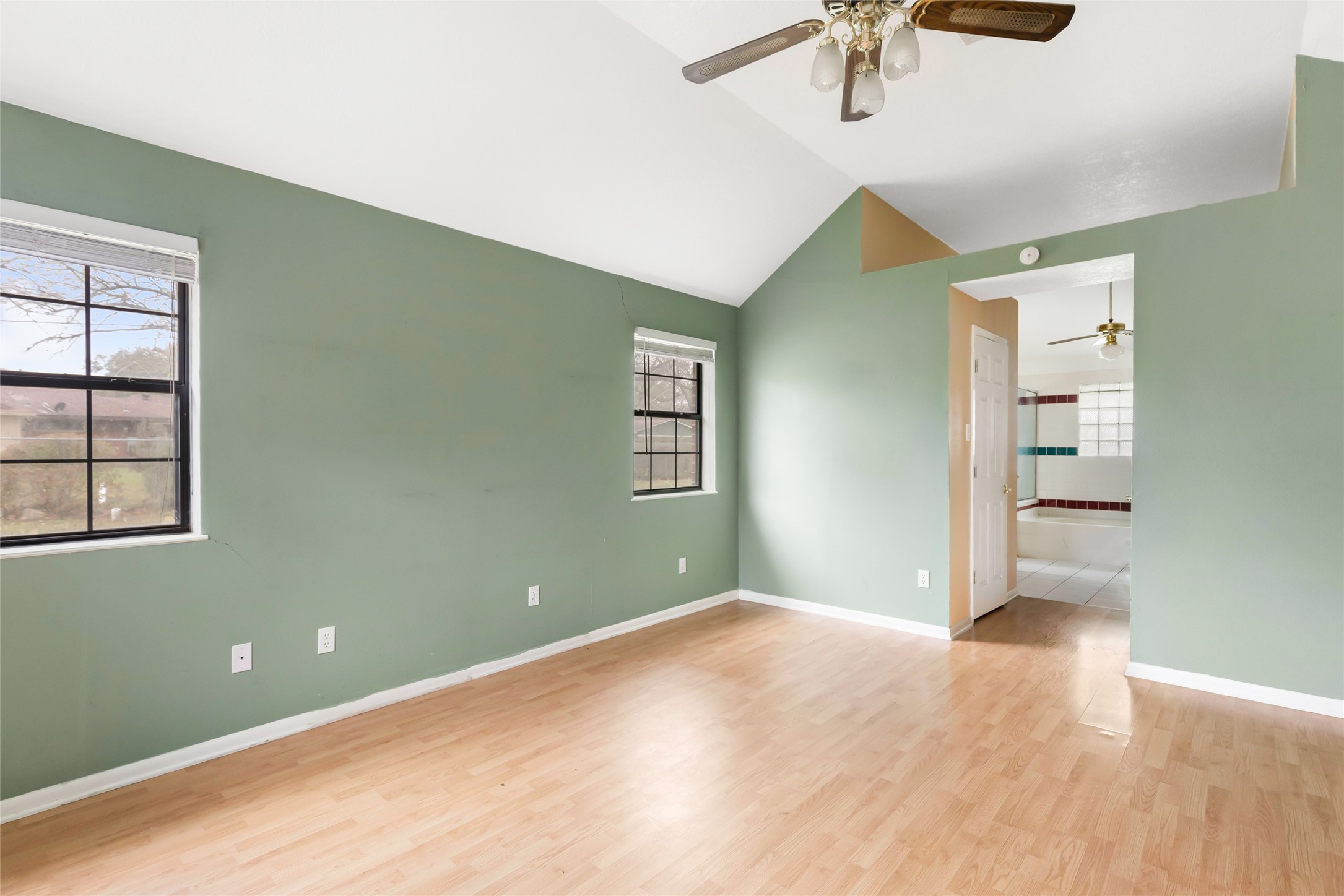 1002 Ransom Street Anahuac, TX 77514 - Photo 18 of 32