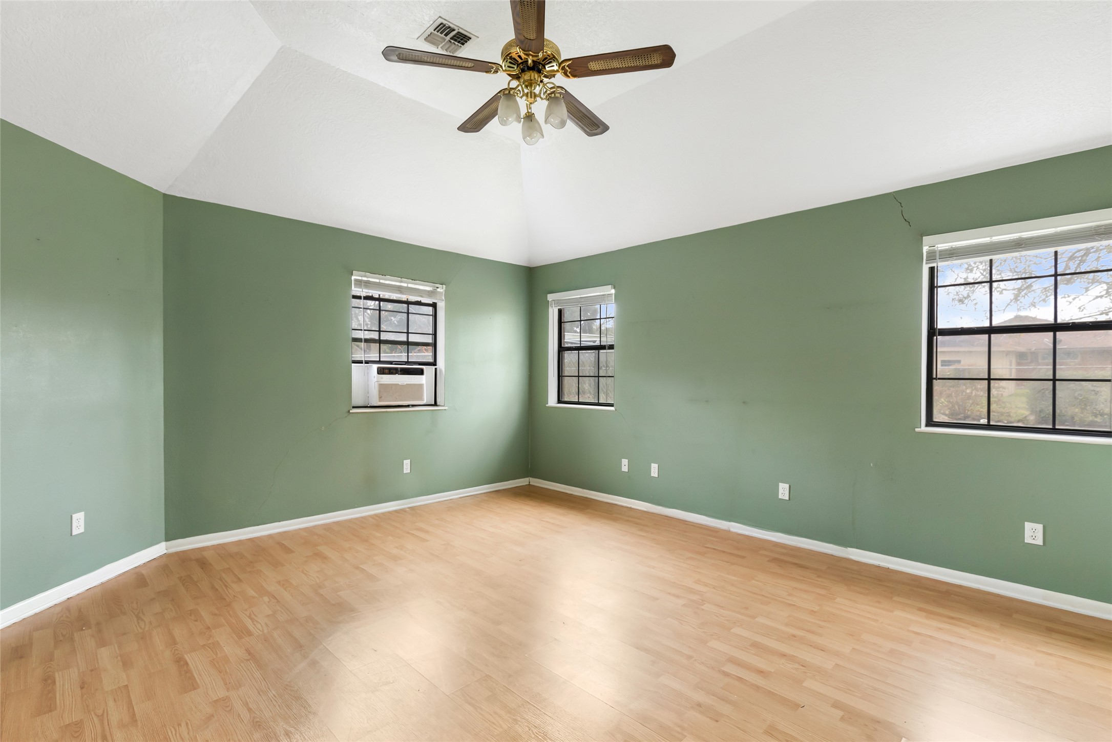 1002 Ransom Street Anahuac, TX 77514 - Photo 20 of 32