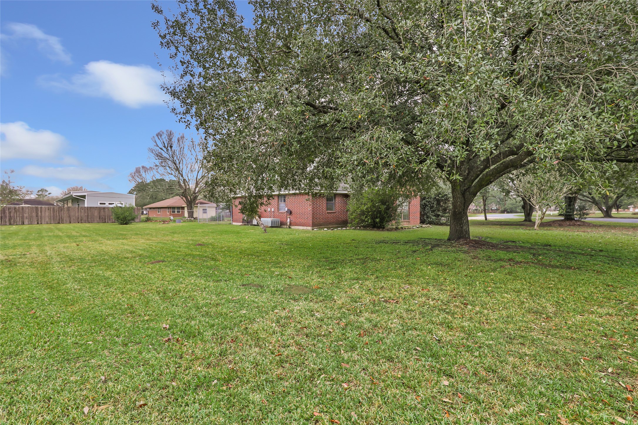 1002 Ransom Street Anahuac, TX 77514 - Photo 2 of 32