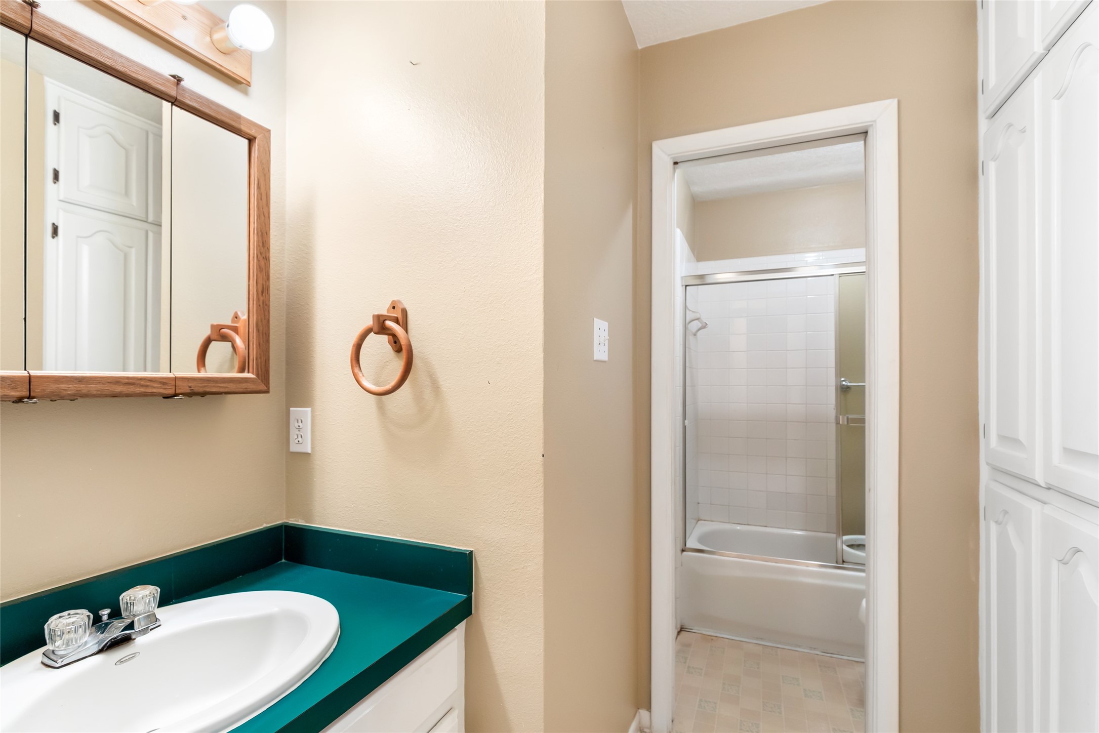 1002 Ransom Street Anahuac, TX 77514 - Photo 22 of 32