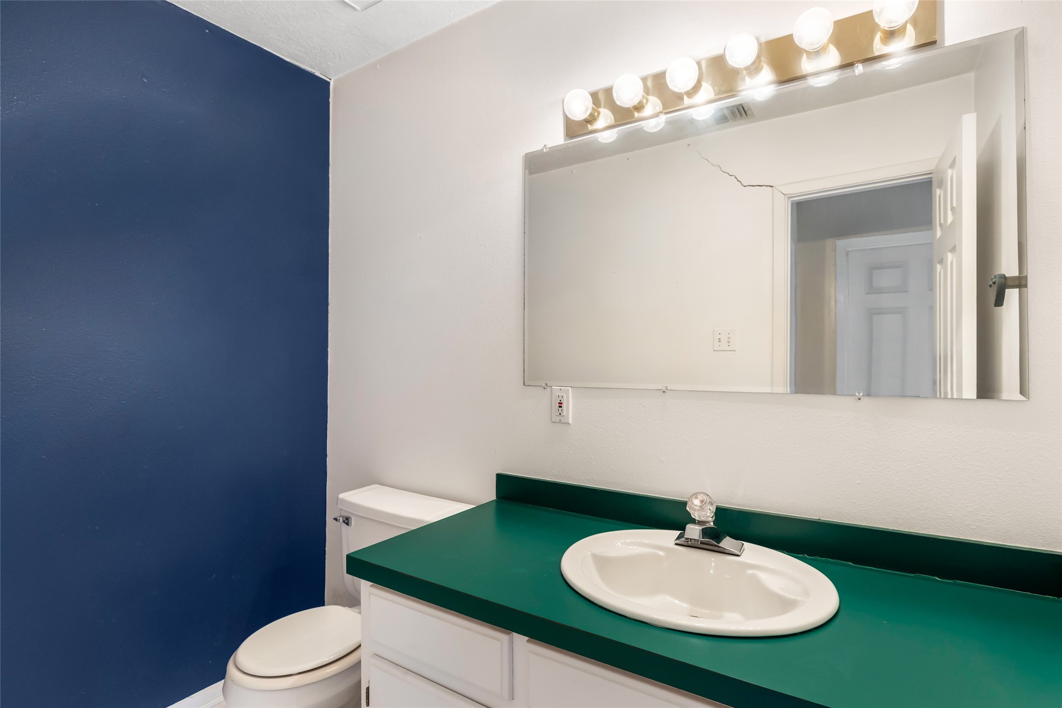 1002 Ransom Street Anahuac, TX 77514 - Photo 23 of 32