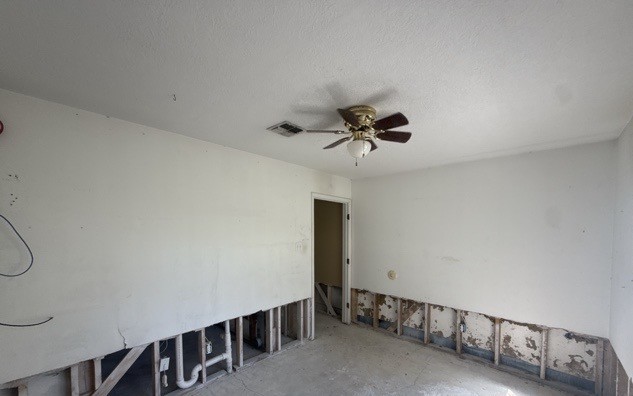 1002 Ransom Street Anahuac, TX 77514 - Photo 29 of 32