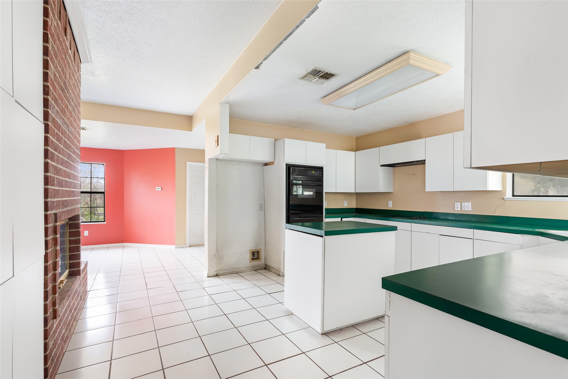 1002 Ransom Street Anahuac, TX 77514 - Photo 7 of 32