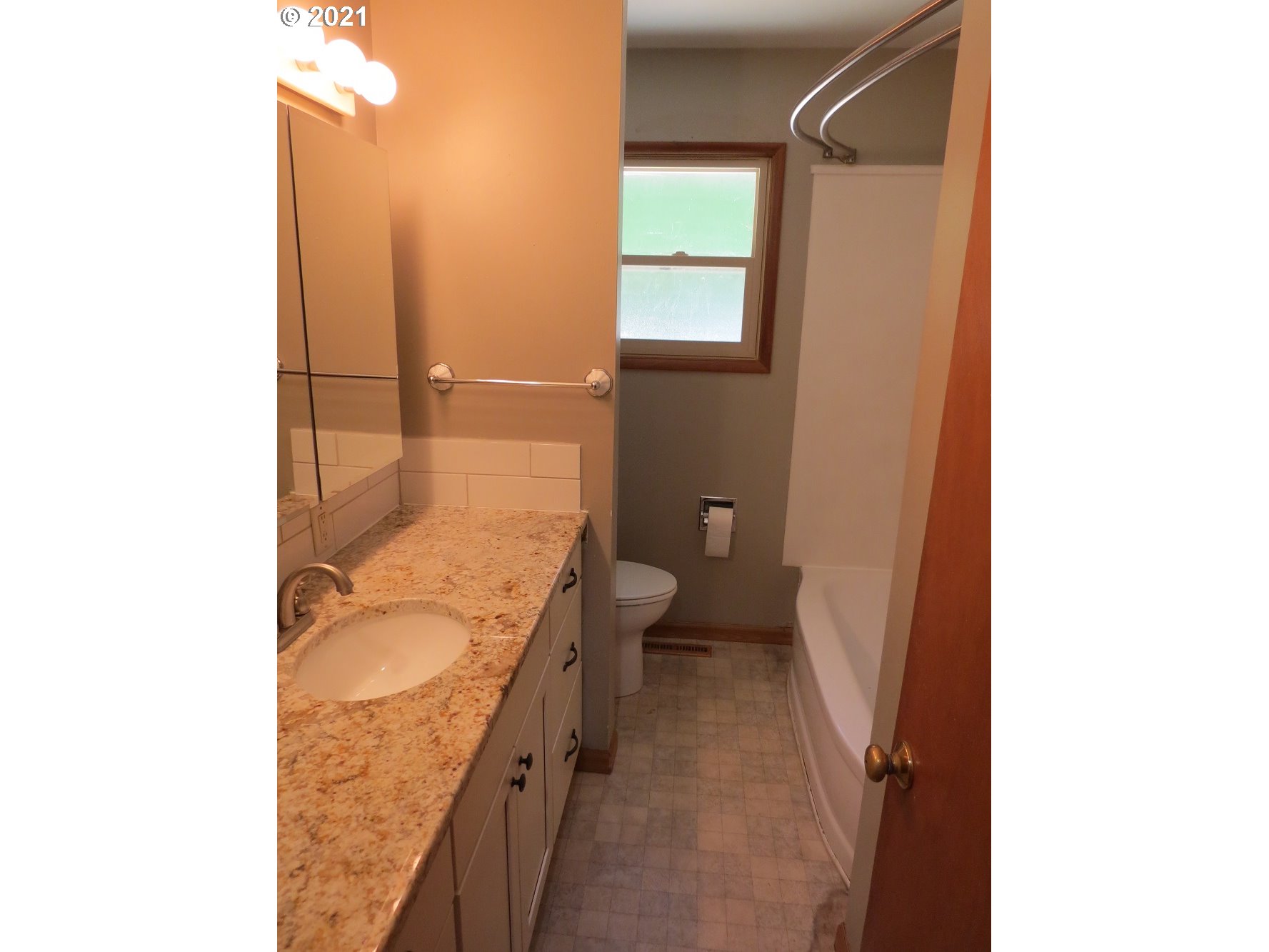 819 Northwest 5th Street Pendleton, OR 97801 - Photo 10 of 25