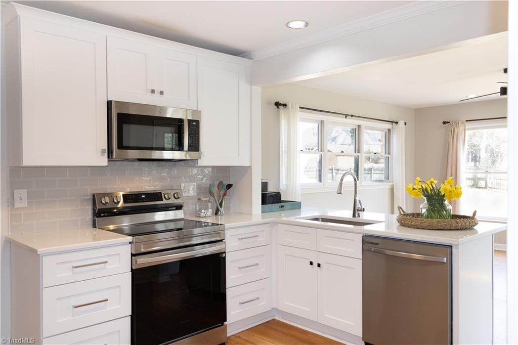 142 Rosedale Circle Winston-Salem, NC 27106 - Photo 2 of 19 Kitchen