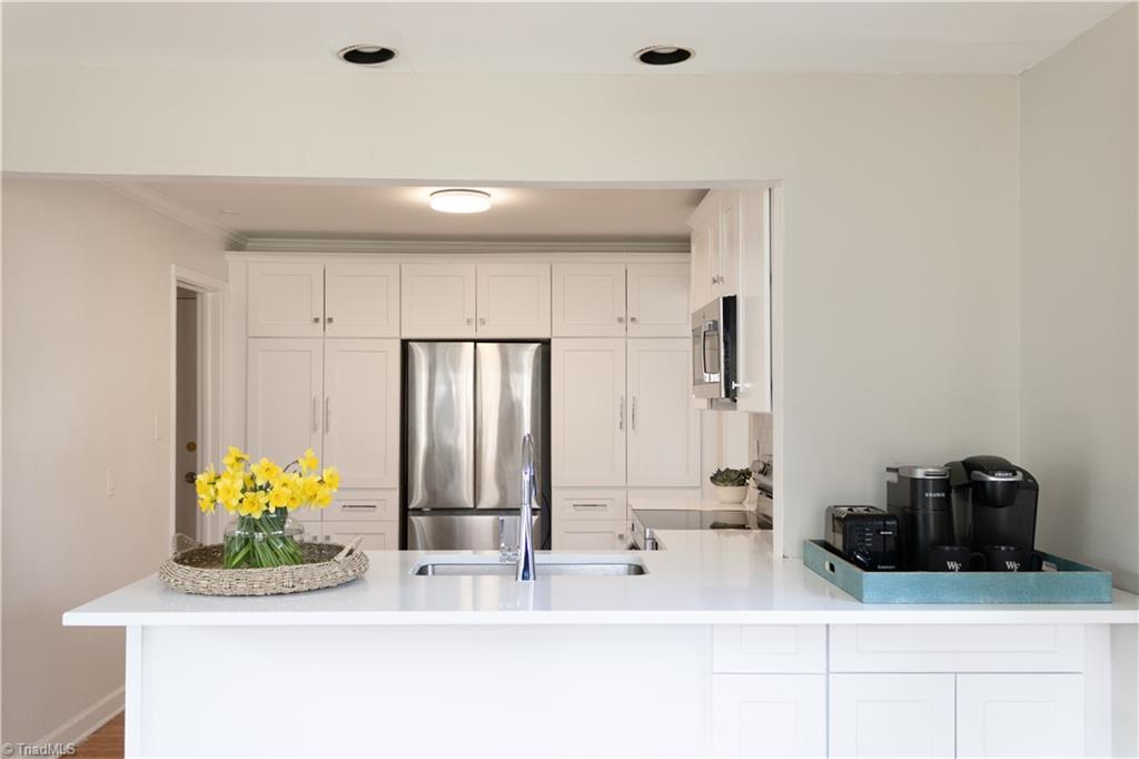 142 Rosedale Circle Winston-Salem, NC 27106 - Photo 4 of 19 Kitchen