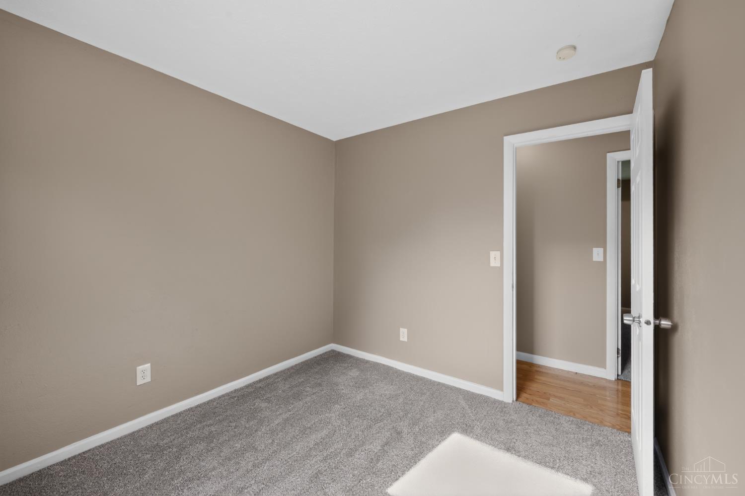 10267 Pippin Road Cincinnati, OH 45251 - Photo 18 of 32 Gallery Image 18