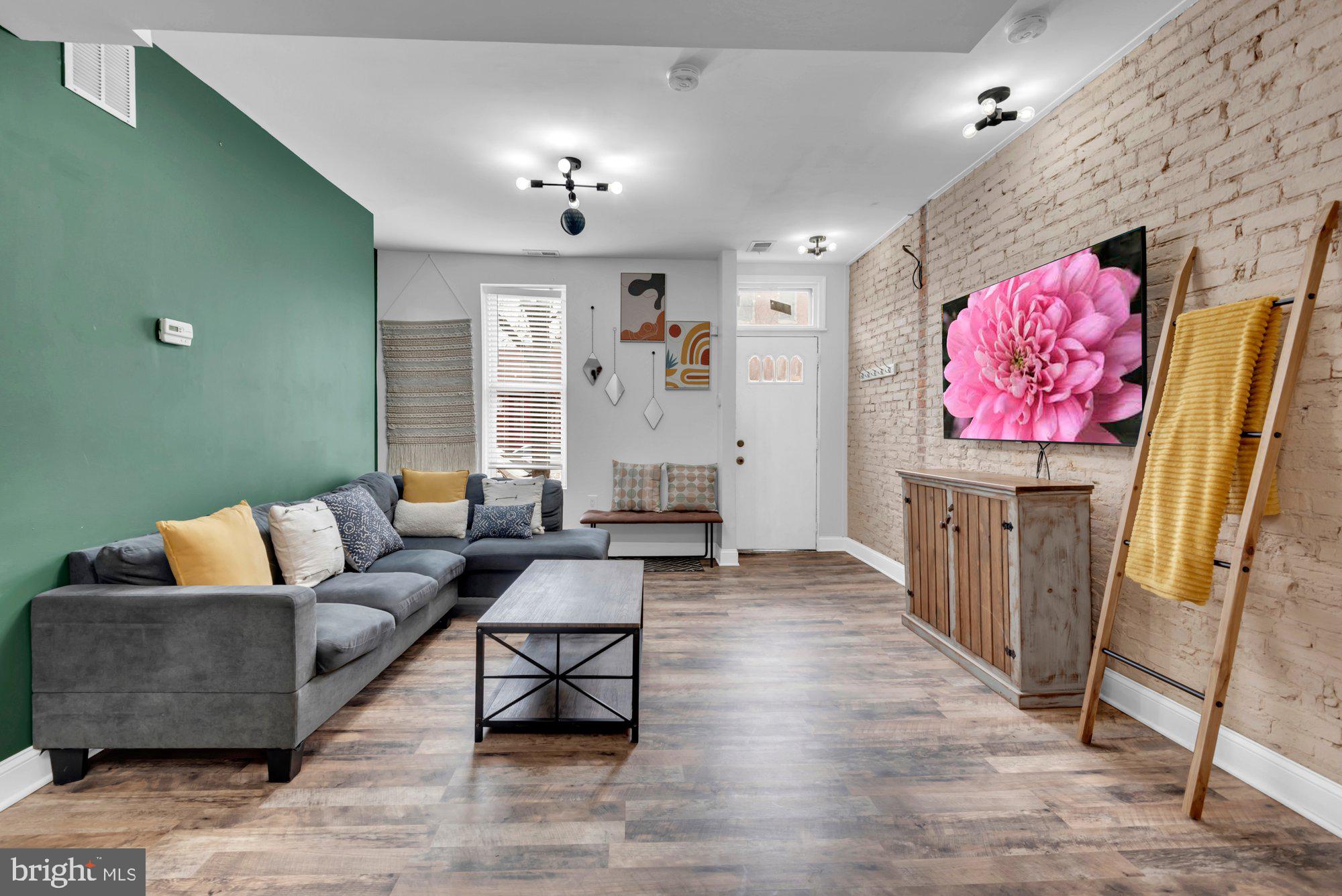 210 West Read Street Baltimore, MD 21201 - Photo 3 of 11 a living room with furniture and wooden floor