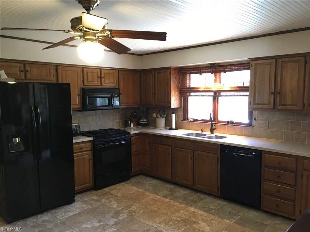1016 Shamrock Road High Point, NC 27265 - Photo 11 of 29 Gallery Image 11