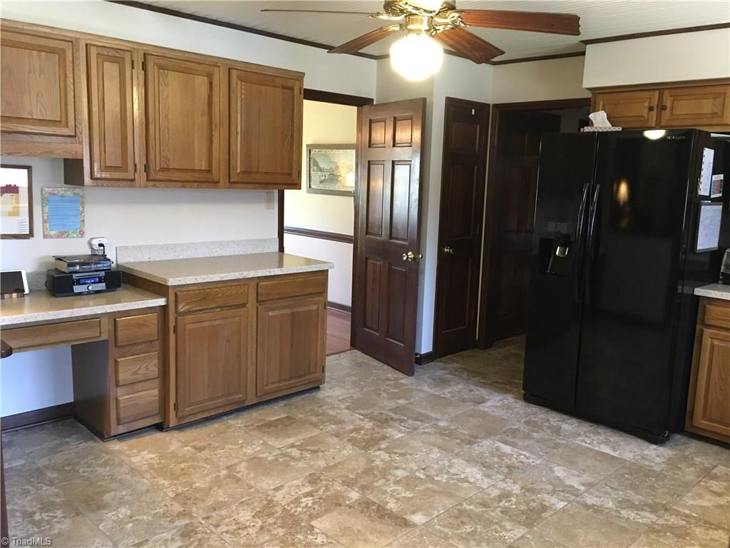 1016 Shamrock Road High Point, NC 27265 - Photo 12 of 29 Gallery Image 12