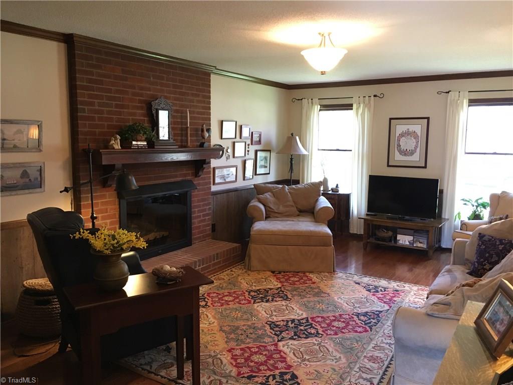 1016 Shamrock Road High Point, NC 27265 - Photo 9 of 29 Gallery Image 9
