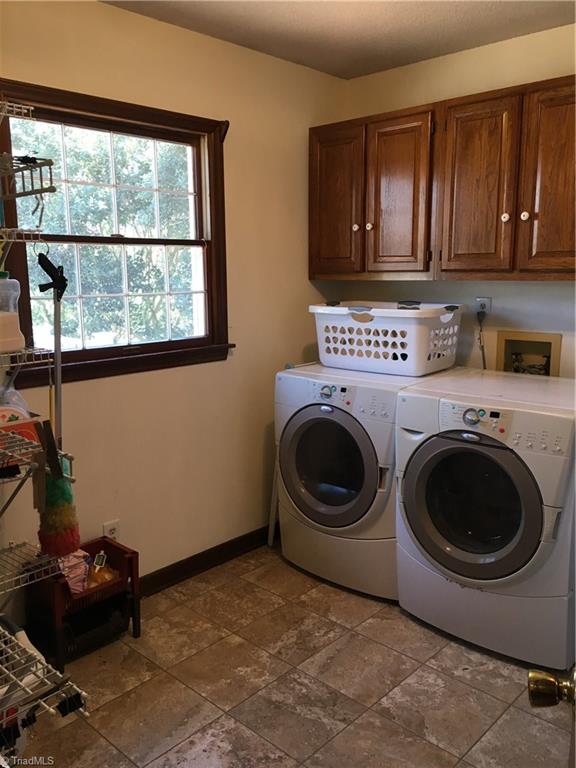 1016 Shamrock Road High Point, NC 27265 - Photo 10 of 29 Gallery Image 10