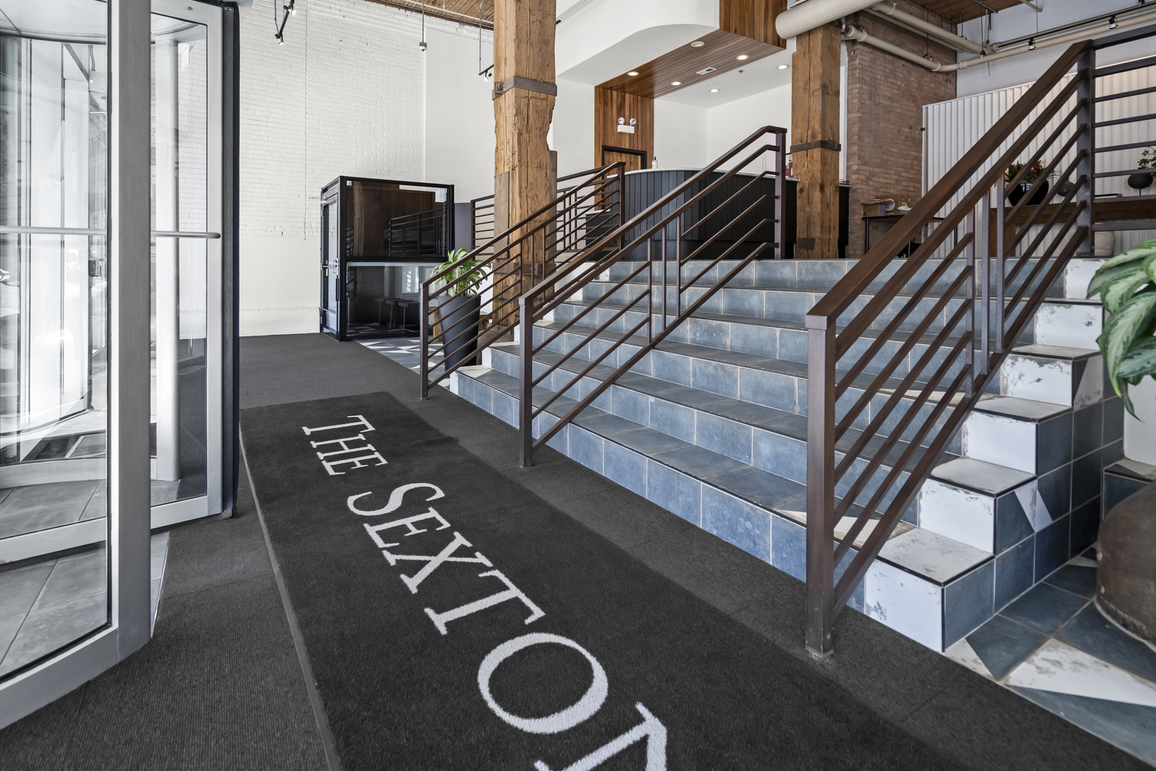 360 West Illinois Street, Unit 614 Chicago, IL 60654 - Photo 21 of 36 a view of a corridor