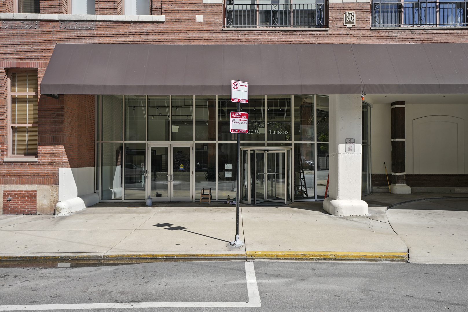 360 West Illinois Street, Unit 614 Chicago, IL 60654 - Photo 27 of 36 a house entrance