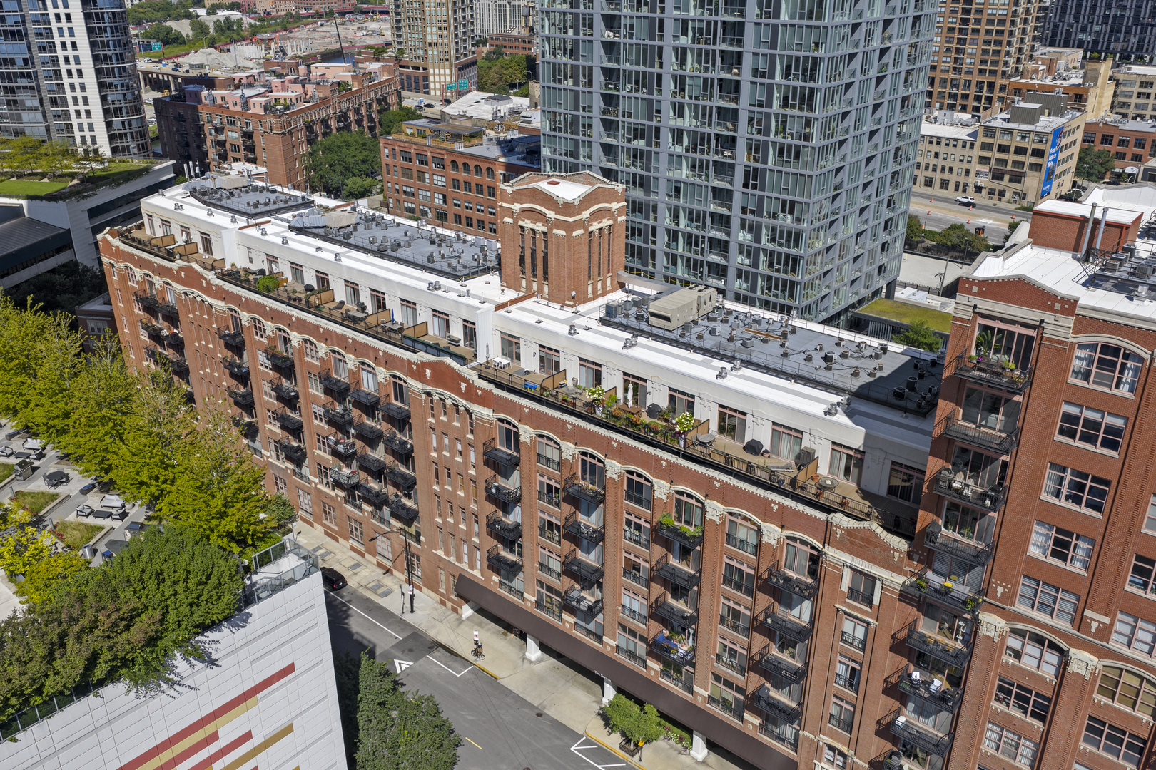 360 West Illinois Street, Unit 614 Chicago, IL 60654 - Photo 29 of 36 a city view with tall buildings