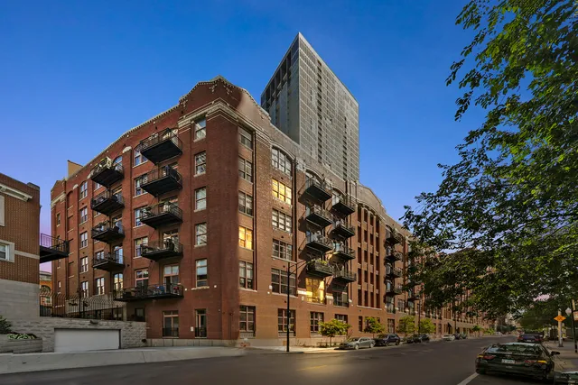 $725,000 | 360 West Illinois Street, Unit 614, Chicago, IL 60654