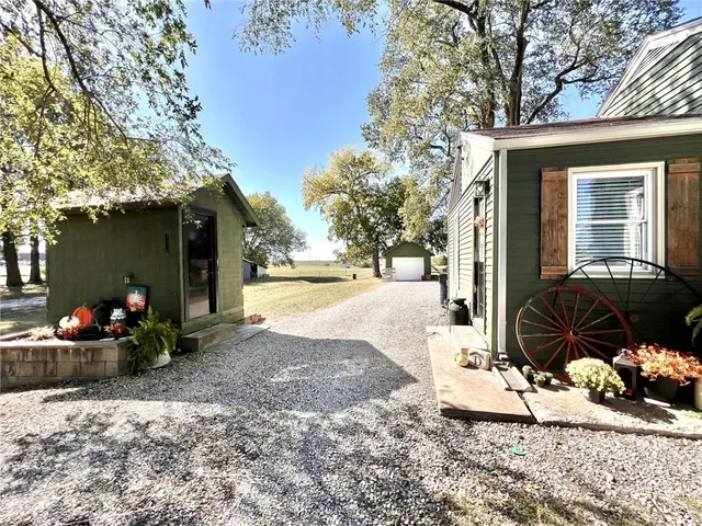 $169,000 | 104 4th Street, Winchester, KS 66097
