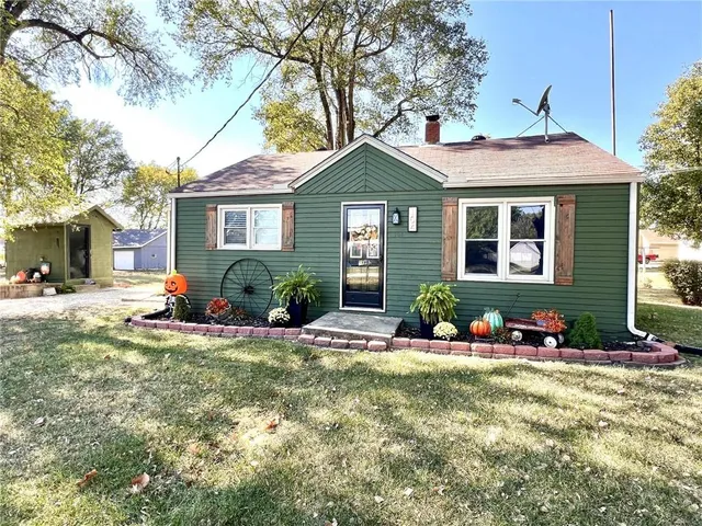 $169,000 | 104 4th Street, Winchester, KS 66097