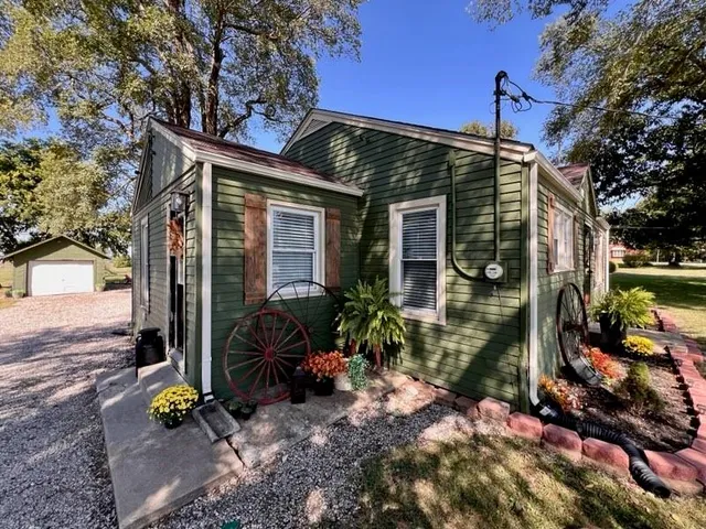 $169,000 | 104 4th Street, Winchester, KS 66097