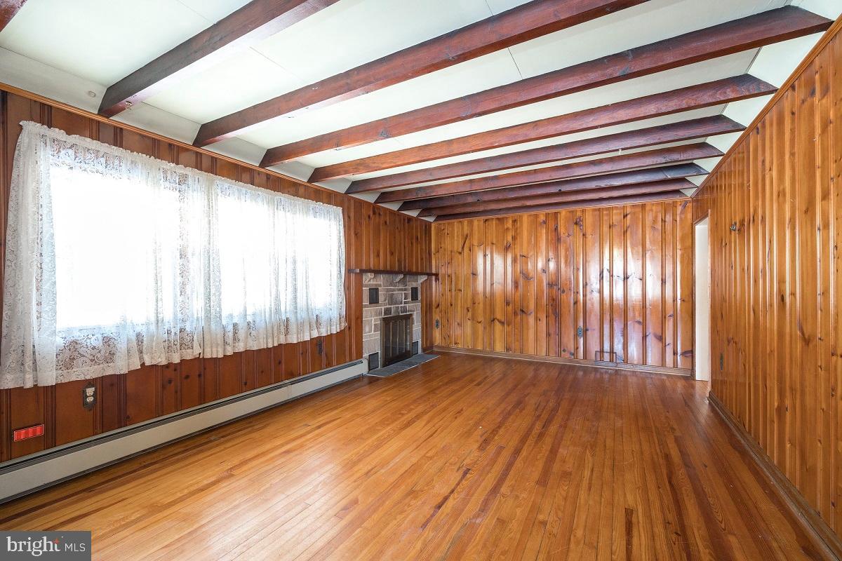 751 Henning Road Perkiomenville, PA 18074 - Photo 5 of 45 Living room