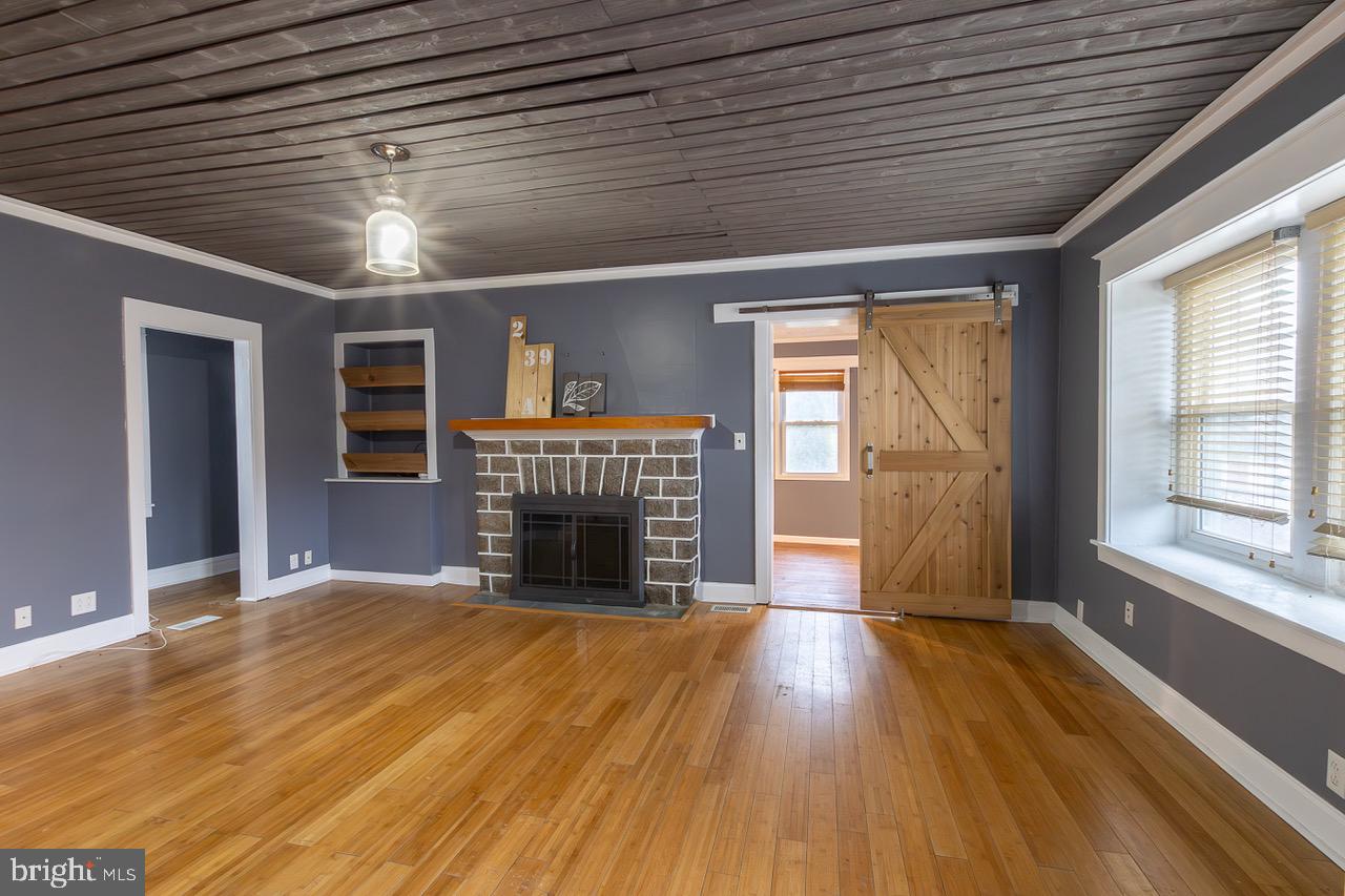 239 East Township Line Road Upper Darby, PA 19082 - Photo 6 of 31 First Floor Unit- Living Room