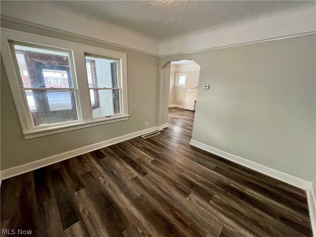 907 Rondel Road Cleveland, OH 44110 - Photo 12 of 36