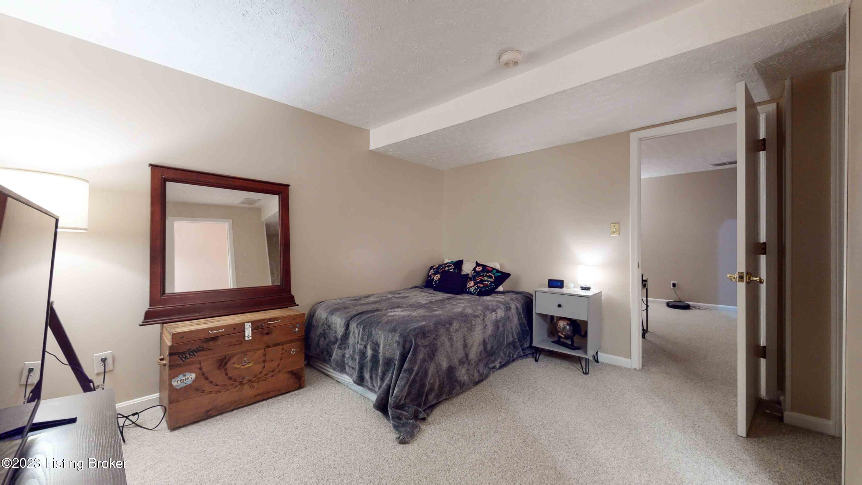 9802 Spring Pointe Court Louisville, KY 40229 - Photo 40 of 80 9802-Spring-Pointe-Ct_040