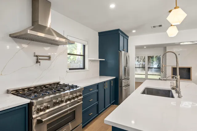 $1,299,000 | 709 West 39th Street, Houston, TX 77018