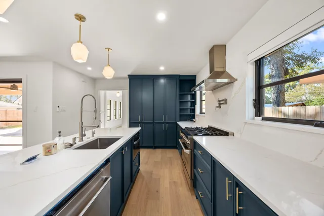 $1,299,000 | 709 West 39th Street, Houston, TX 77018