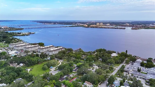 $2,650 | 210 15th Street East, Bradenton, FL 34208