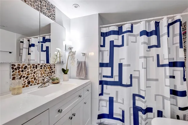 a view of entryway and hall