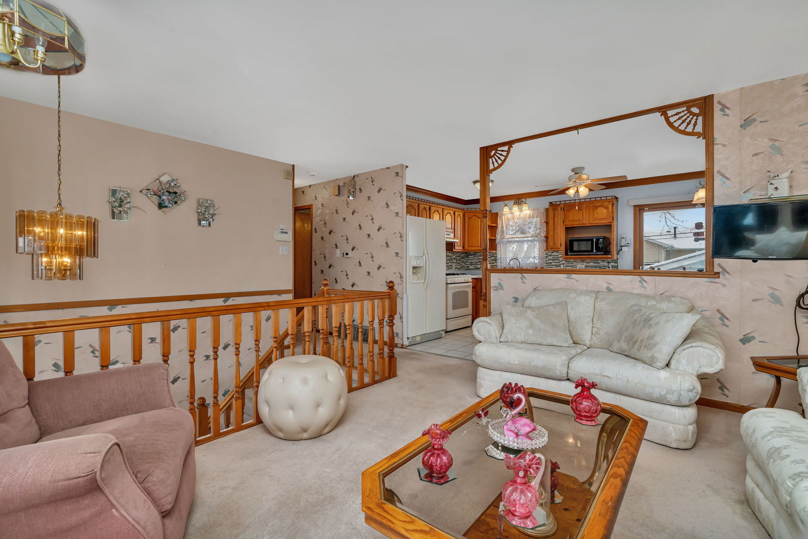 334 Hemlock Avenue Romeoville, IL 60446 - Photo 3 of 24 a living room with furniture and a couch