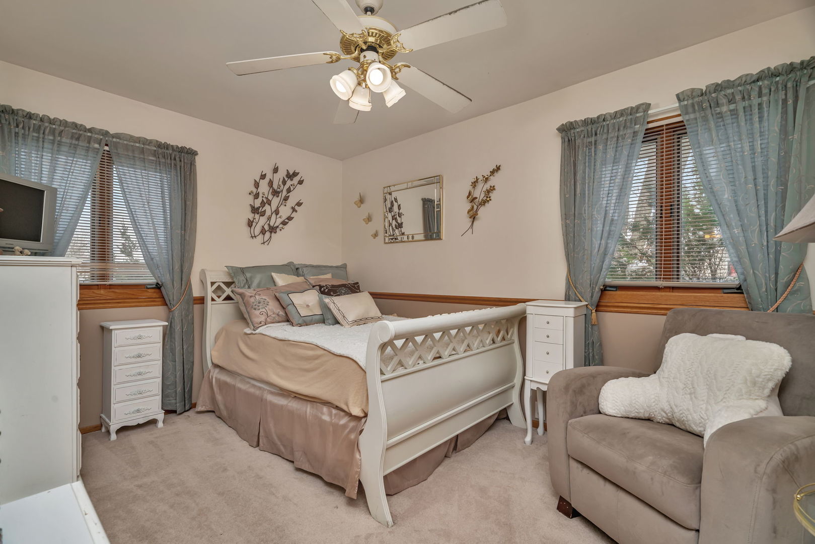 334 Hemlock Avenue Romeoville, IL 60446 - Photo 10 of 24 a bedroom with a bed couch and a window