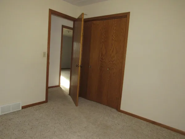 $349,000 | 1621 Oakwood Drive, Worthington, MN 56187