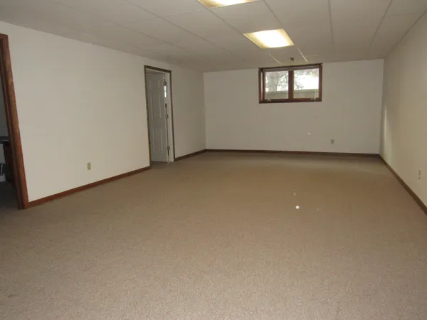 $349,000 | 1621 Oakwood Drive, Worthington, MN 56187