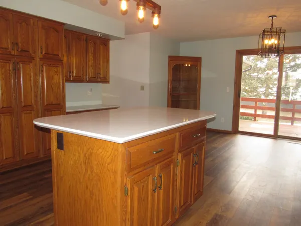 $349,000 | 1621 Oakwood Drive, Worthington, MN 56187