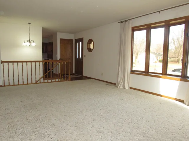 $349,000 | 1621 Oakwood Drive, Worthington, MN 56187