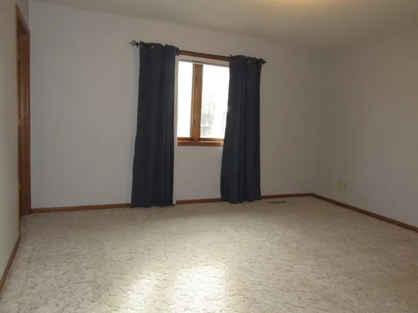 $349,000 | 1621 Oakwood Drive, Worthington, MN 56187